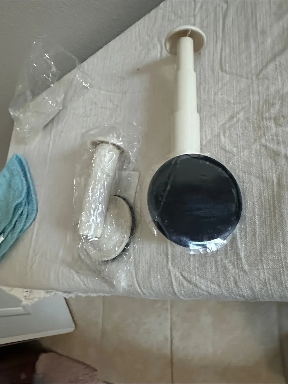 Set of 2 Cream colored adhesive extendable hangers for laundry room NWT